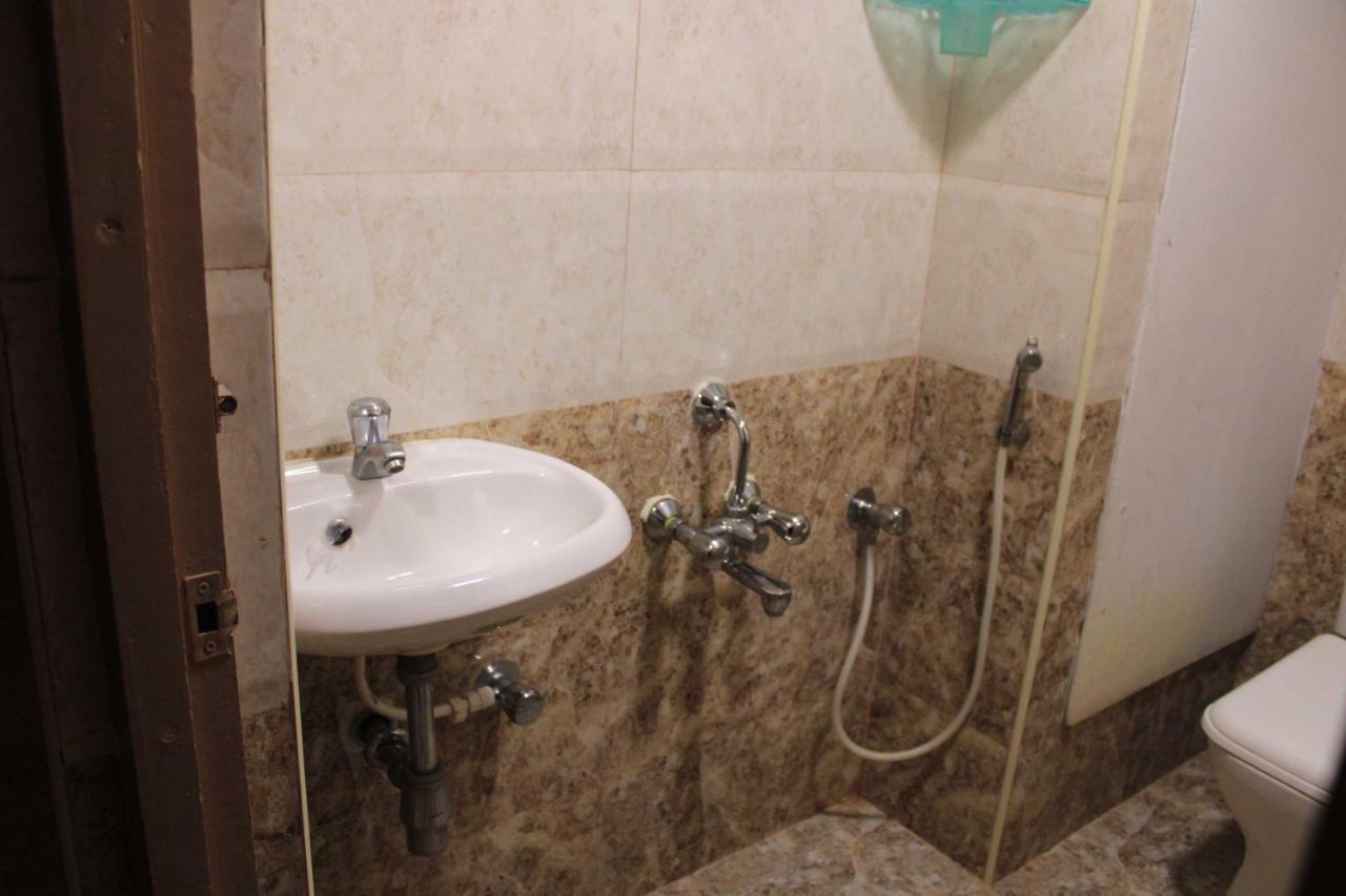 Hotel Adhi Residency - Cleanliness&Friendliness Room VL Vardharaja Temple Kanchipuram Exterior foto