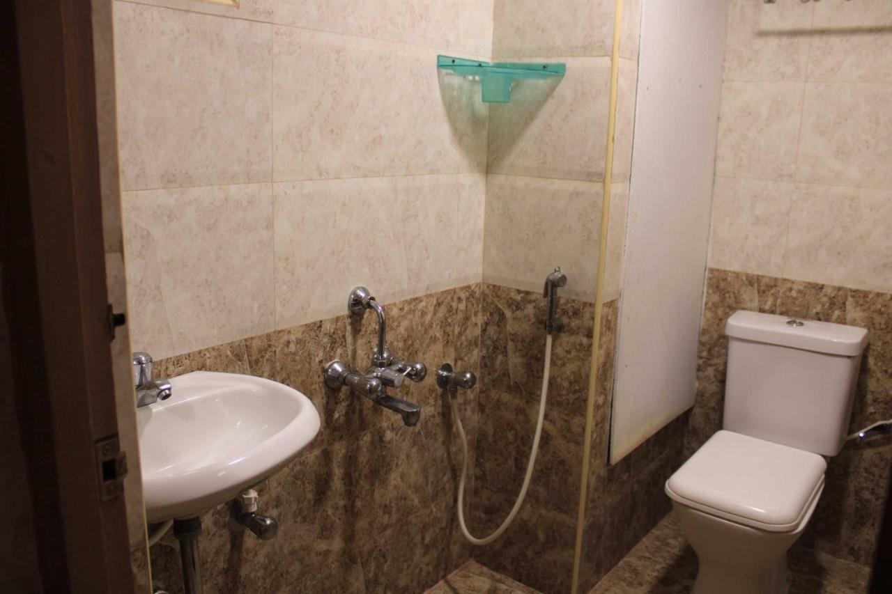 Hotel Adhi Residency - Cleanliness&Friendliness Room VL Vardharaja Temple Kanchipuram Exterior foto