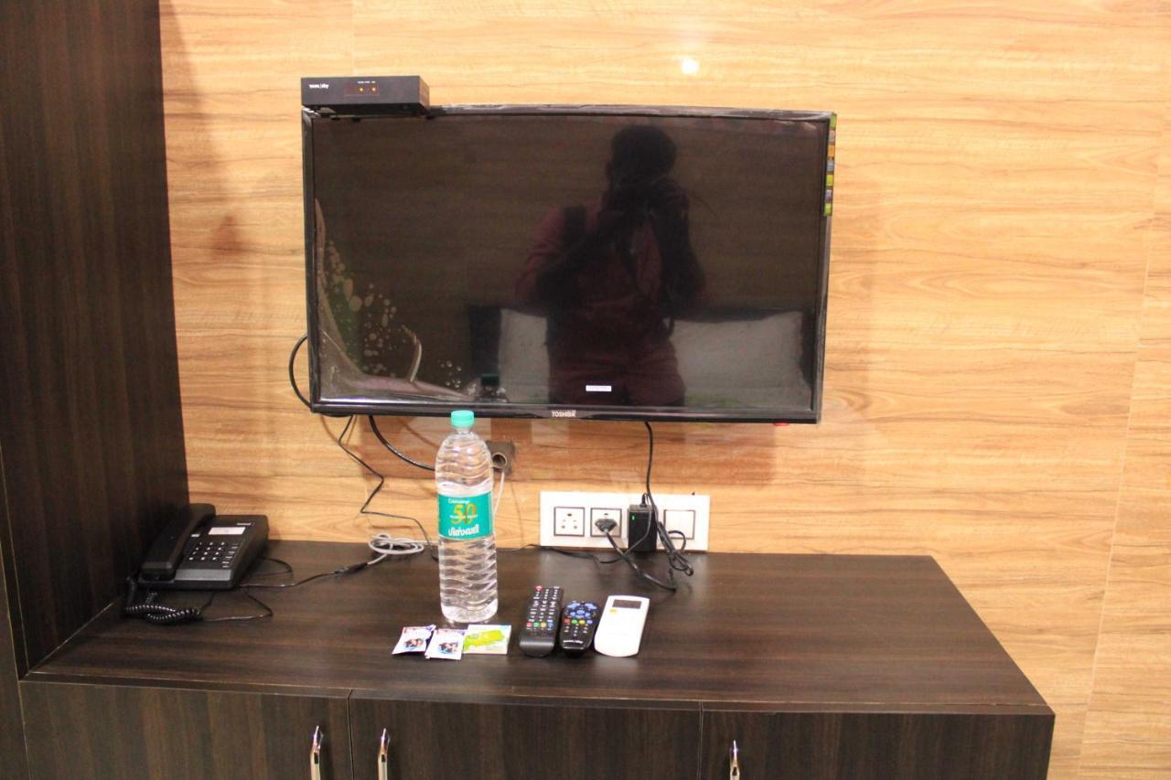 Hotel Adhi Residency - Cleanliness&Friendliness Room VL Vardharaja Temple Kanchipuram Exterior foto