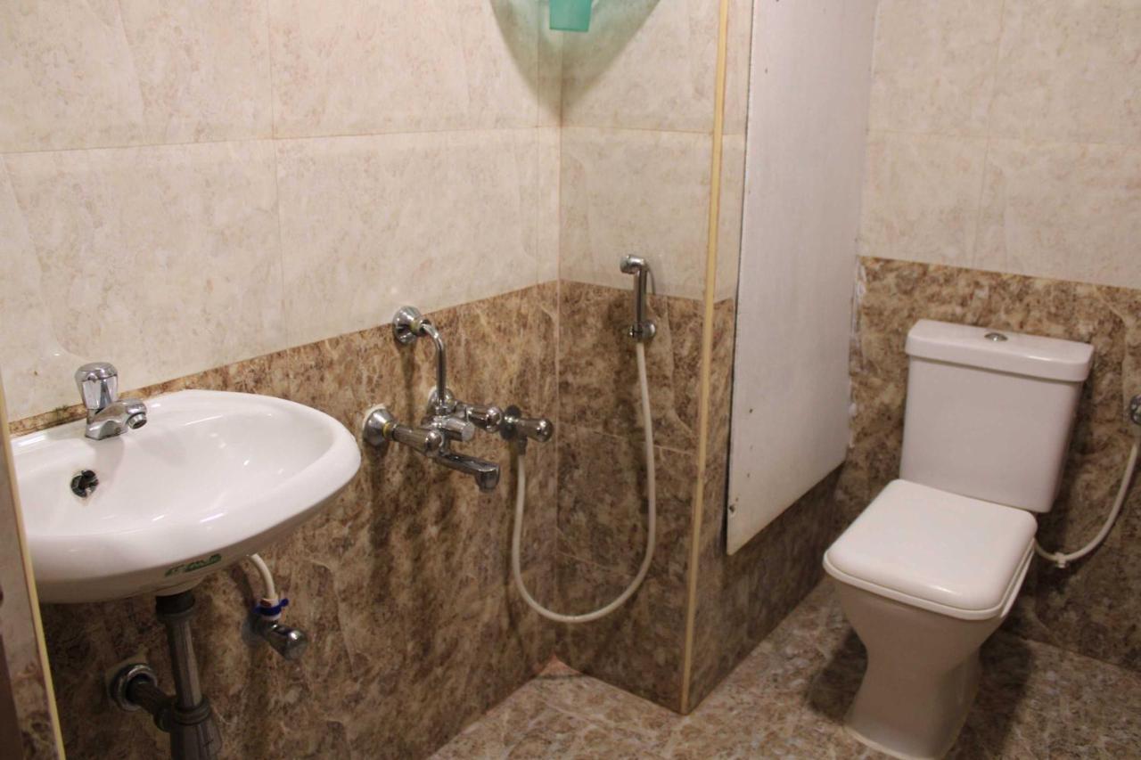 Hotel Adhi Residency - Cleanliness&Friendliness Room VL Vardharaja Temple Kanchipuram Exterior foto
