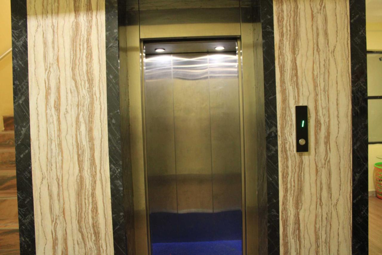 Hotel Adhi Residency - Cleanliness&Friendliness Room VL Vardharaja Temple Kanchipuram Exterior foto
